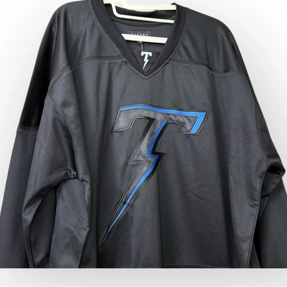 NEW Tackma Men’s Black Long Sleeve‎ Jersey Blue Logo Size XL